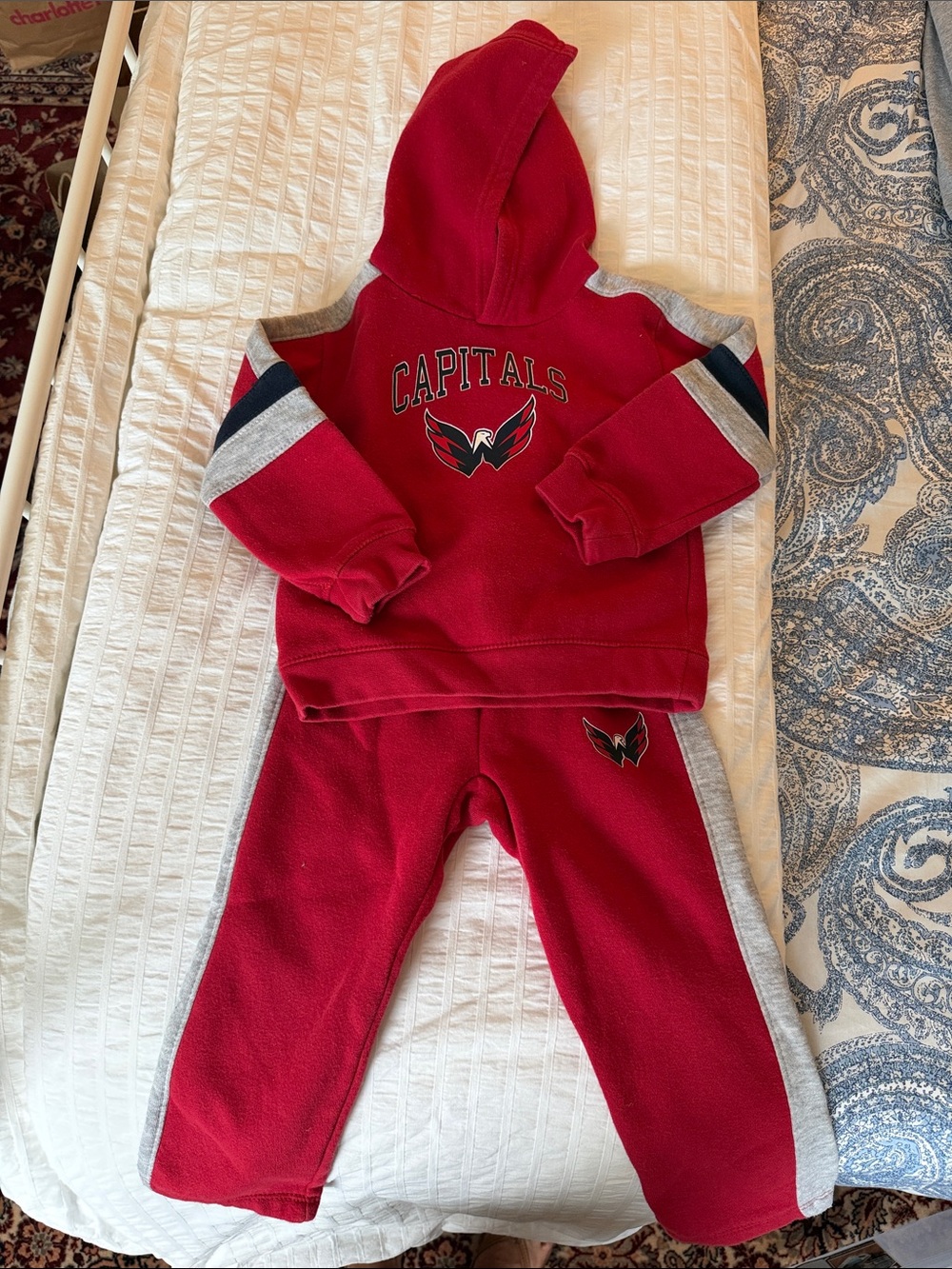 NHL Kids Red Capitals Hoodie & Joggers Set